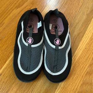 NWOT! Body Glove Size 5 Water Shoes